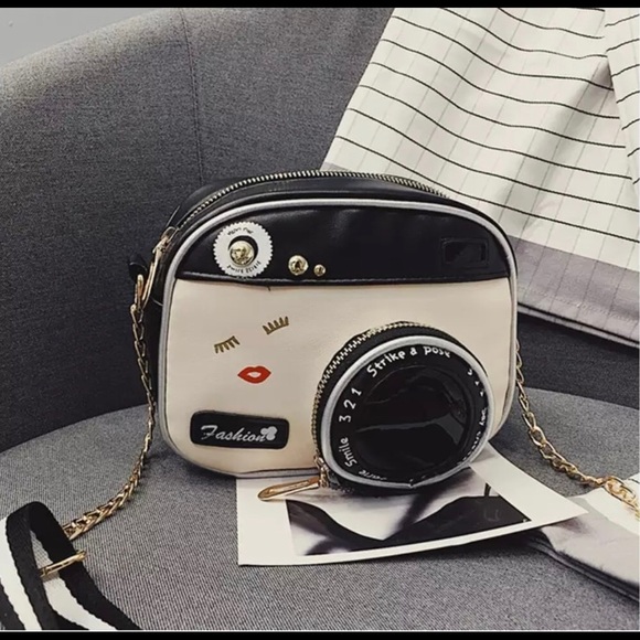 Say Cheese Camera Purse 📷 - Picture 2 of 6
